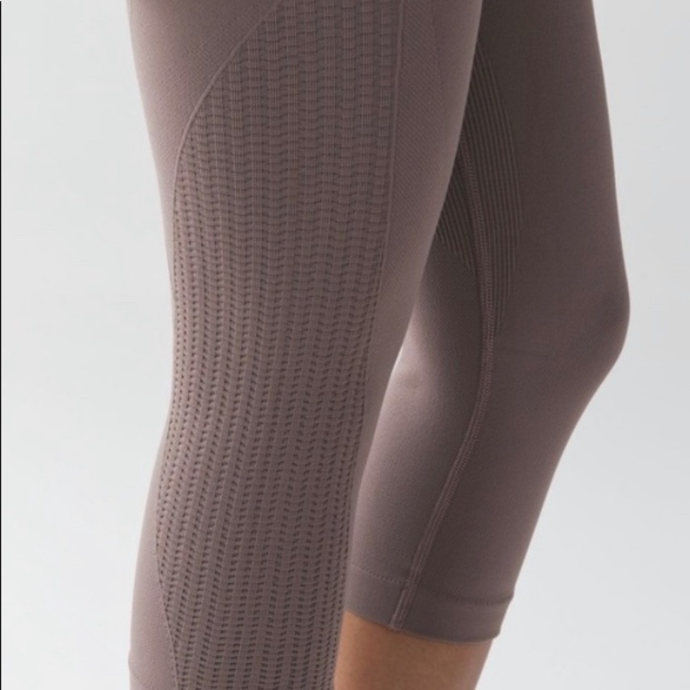In the flow crop. New with tags incredible material they don’t make it anymore. - Picture 2 of 9